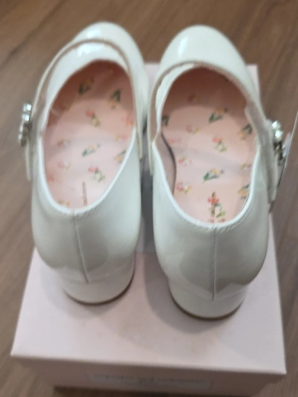 Girl's Cupcakes & Cashmere White Patent Mary Jane Dress Shoes. Size 3.